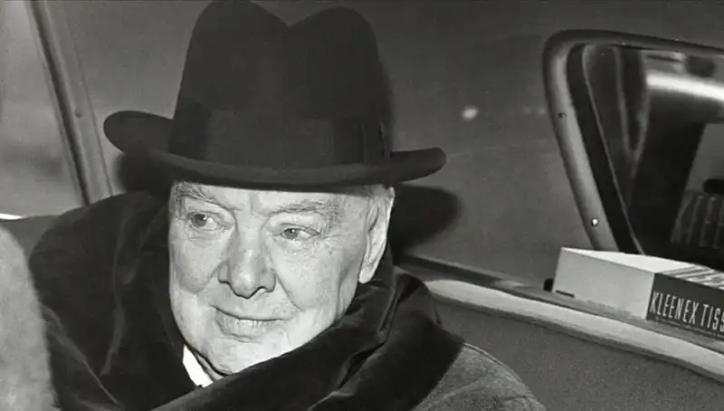 Churchill’in Bekar Evi Satışta: Tarihi Konutun Yeni Sahibine Dönüşü