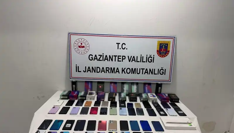 Gaziantep'te 2 Milyon TL Değerinde Kaçak Telefon Operasyonu: İki Gözaltı