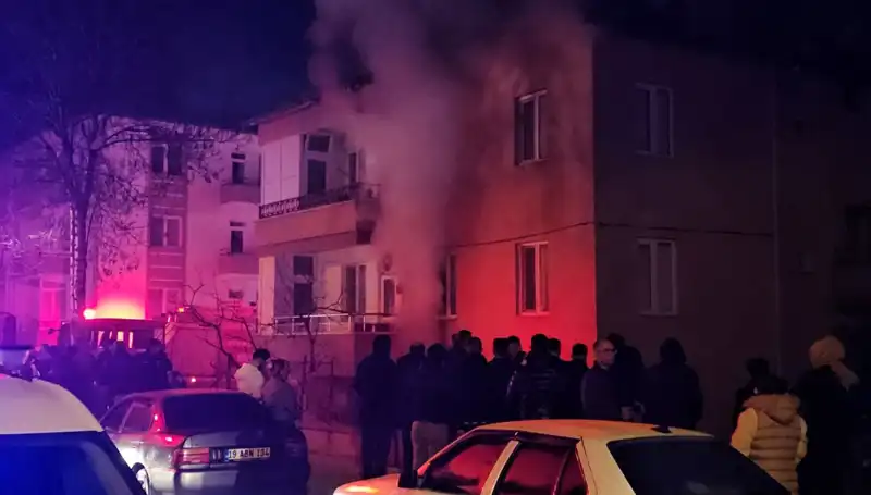Çorum’da Apartman Bodrumunda Korkutan Yangın: 10 Kişi Dumandan Etkilendi!