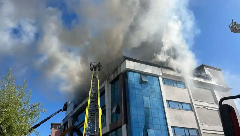Esenyurt'ta Tekstil Atölyesinde Meydana Gelen Yangın, Korku Dolu Anlar Yaşattı