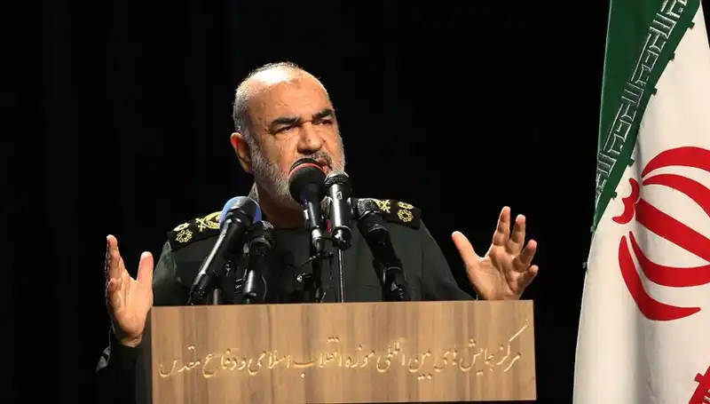 İran Devrim Muhafızları'ndan Trump'a Sert Yanıt: "Yıkıcı Karşılık Hakkımızdır!"