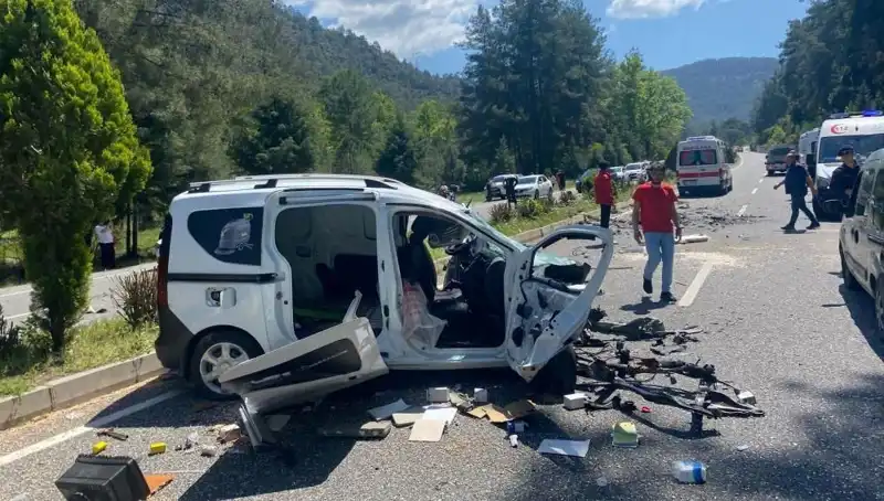 Marmaris'te Trajik Kaza: Savaş Alanını Aratmayan Görüntüler ve Can Kaybı!