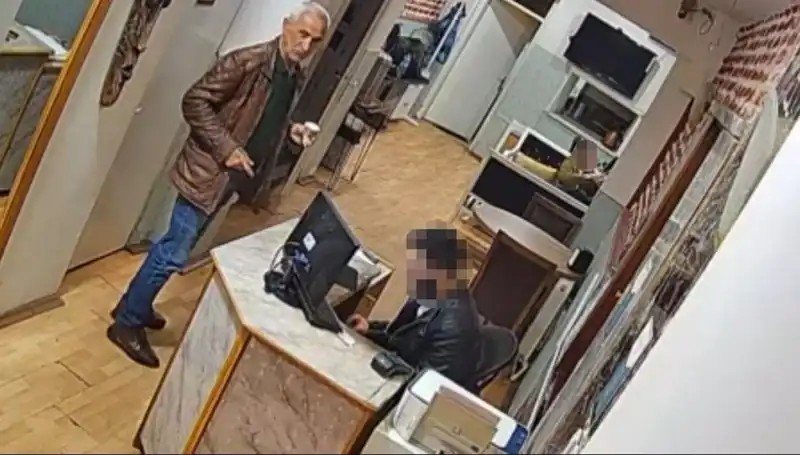 Özgür Özel'e Saldırı: Selçuk Tengioğlu'nun Gözler Önündeki O Şok Anları