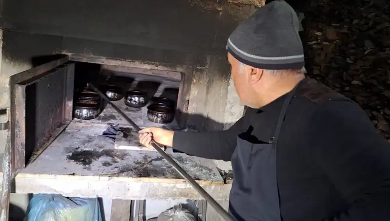 Her Gün Sabah 9'dan Akşam 5'e: Kalede Davul Çalan Geleneksel Pişirme Ritüeli