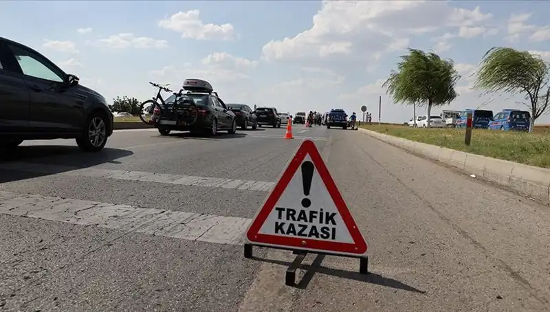 Adana'da Trafik Kazası: Kamyon ve Otomobil Çarpıştı, 1 Ölü 1 Yaralı