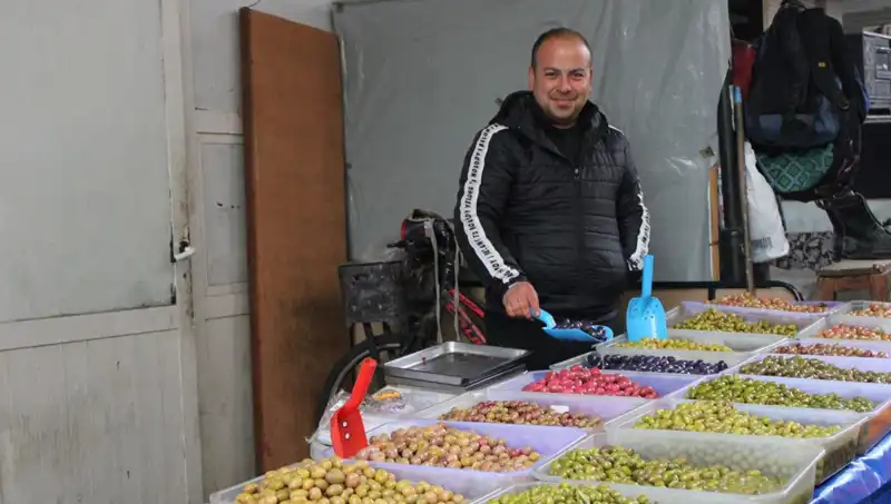 Rengarenk Pazar Tezgahı: 30 Çeşit, 7 Ay Su İçinde Bekliyor!
