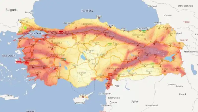 Türkiye'nin Deprem Tehlikesi: Fay Hatları Hangi Alanları Etkiliyor?