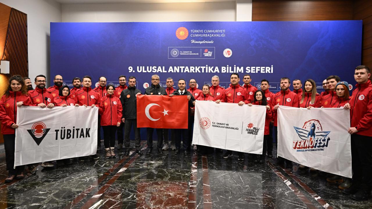 Türk Bilim İnsanları Antarktika'da 9. Kez Yola Çıktı