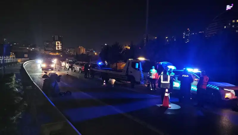 TEM Otoyolu'nda Şok Edici Kaza: Yatan Kişi Metrelerce Sürüklenerek Yaralandı