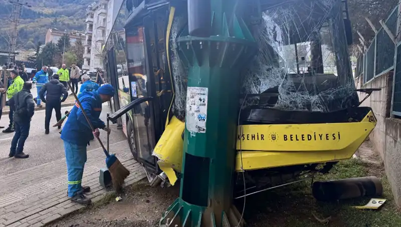Bursa’da Belediyesi Otobüsü Kaza Yaptı: Yaralıların Durumu Ne?