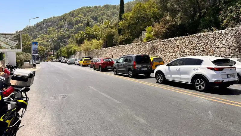 Fethiye-Ölüdeniz Yolunda Tatilci Yoğunluğu: Üç Kilometrelik Kuyruk Alarmı!