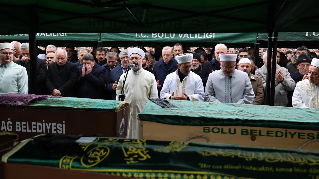 Cumhurbaşkanı Erdoğan, Bolu'daki Yangın Faciasında İncelemelerde Bulundu