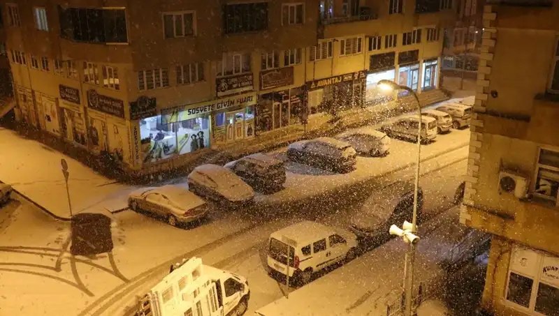 Gece Yağan Kar, Sabah Güneşi: Bir Günde İki Mevsim Coşkusu