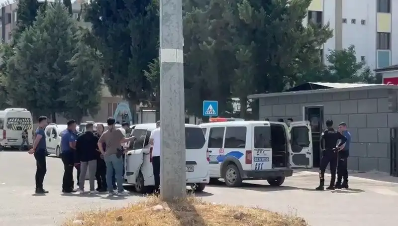 Adliye Önünde Kanlı Kavga: 5 Yaralı ve 7 Gözaltı!