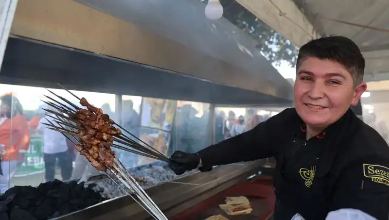 Kozan Karnavalı'nda Ciğer Festivali: Yarım Ton Lezzet Tüketildi!