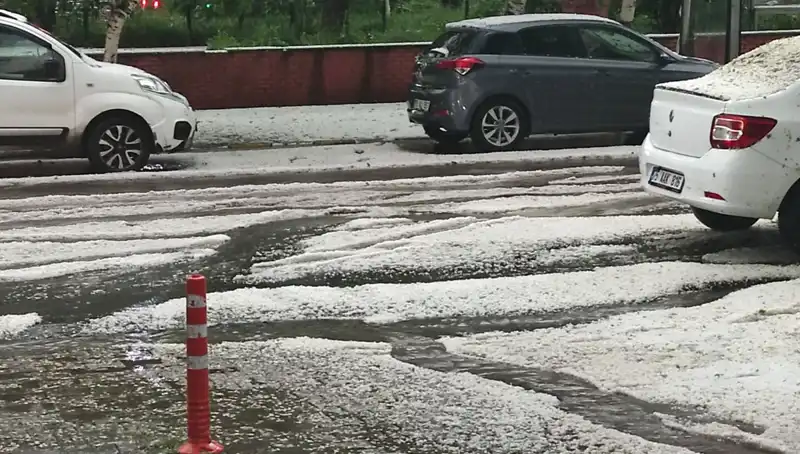 Ardahan'da Dolu Yağışı: Şehir Nasıl Beyaza Büründü?