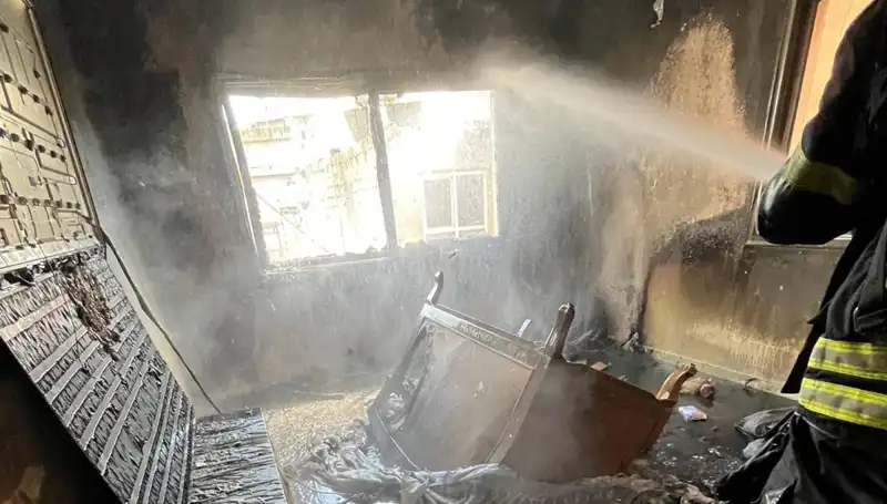 Mersin'de Apartman Dairesinde Çıkan Yangın Korkuttu: O Anlar Kamerada