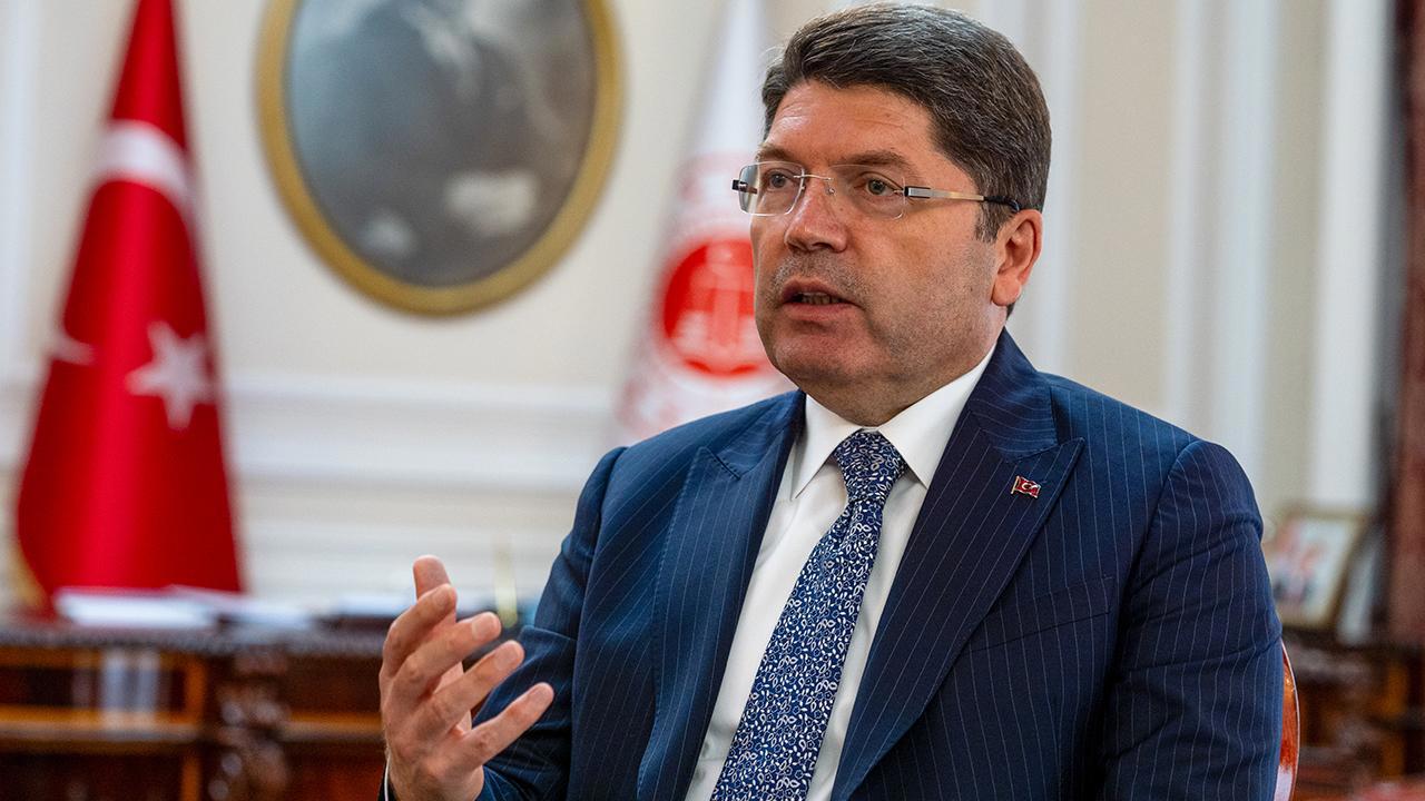 Adalet Bakanı Tunç, 'korsan metin' skandalına tepki gösterdi!
