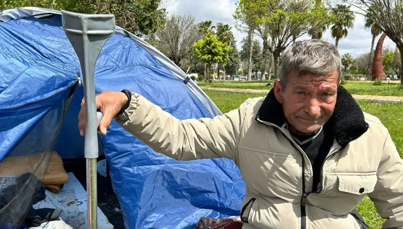 Kaza Sonrası Hayatım Değişti: Parkta Çadırda Yaşamak Zorlukları