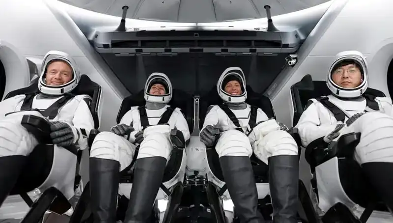 SpaceX’in Tarihi Görevi: Uzay Yolcuları Sorunsuz Bir Şekilde Dünyaya Döndü