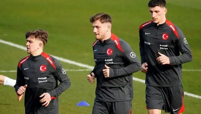 Milli Yıldızın Galatasaray İle İmza Atması Futbol Dünyasını Sarstı