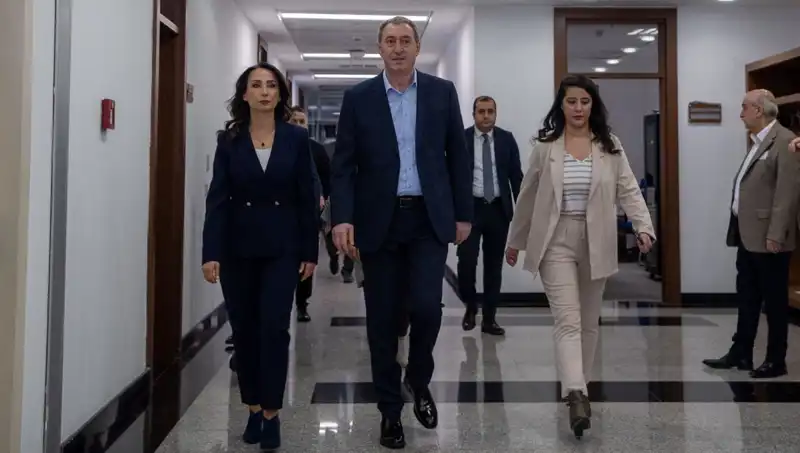 DEM Parti Heyeti Siyasi Parti Turu ile İlgili Soru İşaretlerini Gideriyor