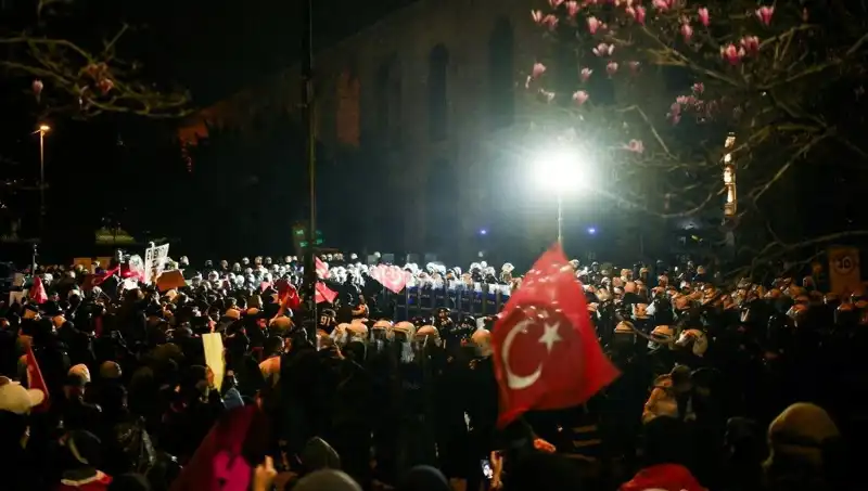 Tutuklanan Gazeteciler Serbest Bırakıldı: Gösterilerin Ardındaki Gerçekler