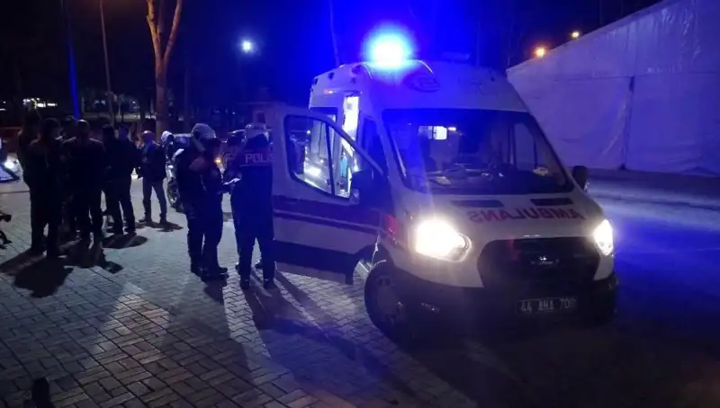 Parkta Silahlı Savaş: İki Grup Arasında Kanlı Kavga!