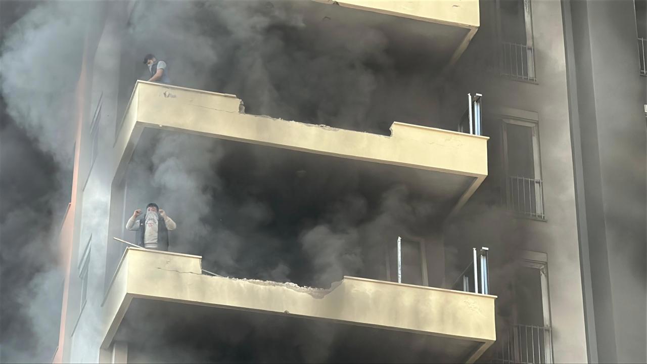 Antalya'da Otelde Tadilat Halindeki Yangın Paniğe Neden Oldu