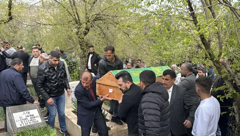 Karabük'teki Feci Trafik Kazası Sonrası 4 Kişi Diyarbakır'da Sonsuzluğa Uğurlandı