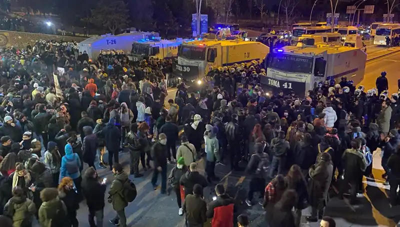 İstanbul ve Ankara'da İmamoğlu Eylemi: Öğrenciler Diplomalarına ve Gözaltılara Karşı Sokağa Döküldü