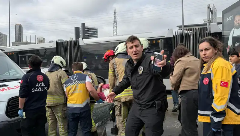 Metrobüs Kazasında Can kaybı ve Yaralılar: Seferler Durduruldu!