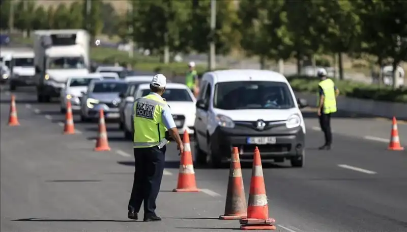 Tüneli Kapatan Konvoy: Sürücüler Protesto İçin Bir Araya Geldi