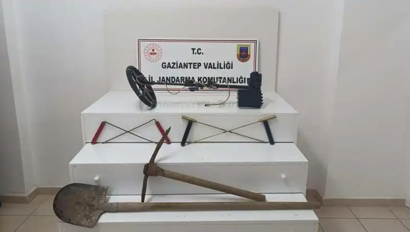 Define Avcıları Suçüstü: İki Kişi Kaçak Kazı Yaptı