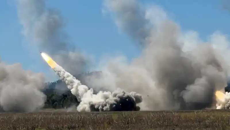 Avustralya’nın Askeri Tarihinde Bir İlk: HIMARS Atışı Gerçekleşti