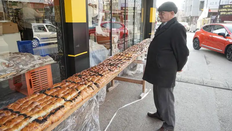 7 Metrelik Pide Yapmak İçin 8 Kişilik Macera: 2 Saatlik Süreç