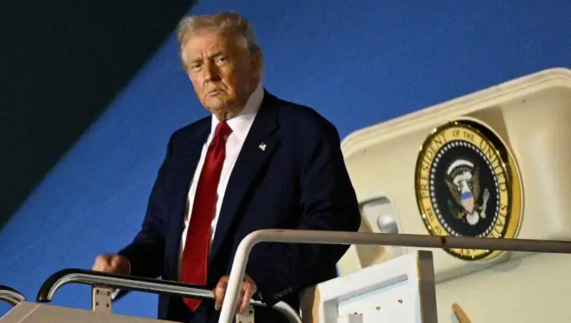 Trump'ın Lahey'deki NATO Zirvesi'ne Katılması: Yeni Dönem İlişkilerinin Belirleyicisi mi?