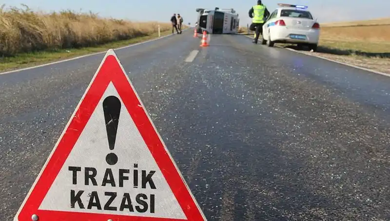 Minibüs Kazasında 6 Çocuk Da Dahil 8 Kişi Yaralandı